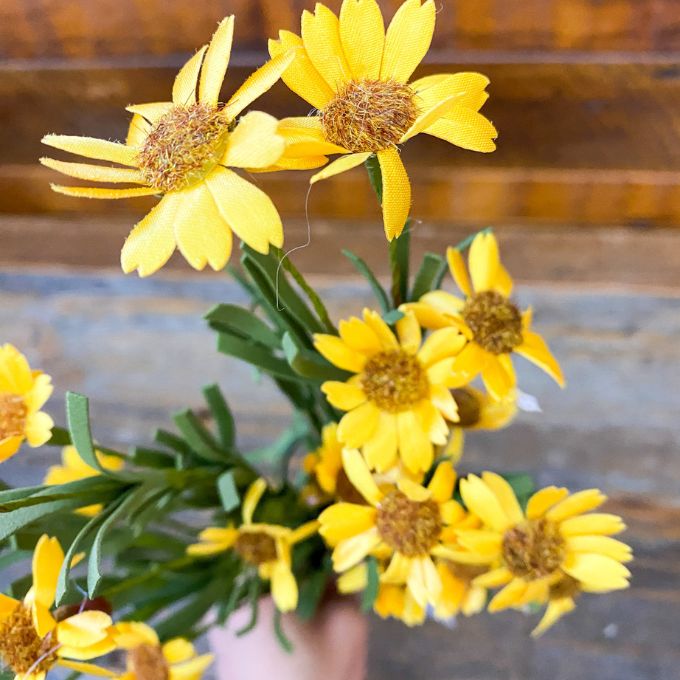 Mini Mountain Daisy Spray - Three Colours available at Quilted Cabin Home Decor.