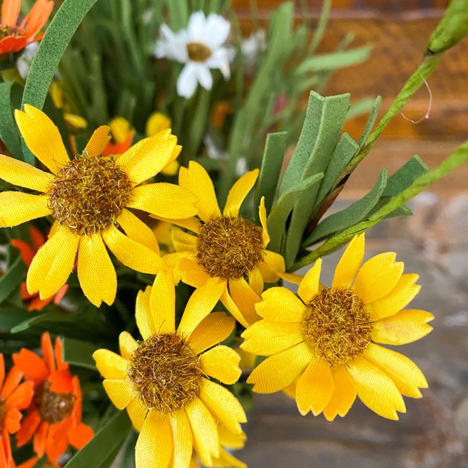 Mini Mountain Daisy Spray - Three Colours available at Quilted Cabin Home Decor.